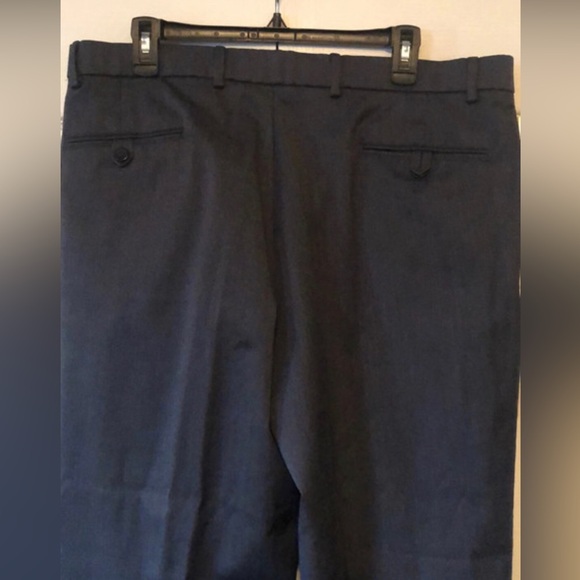 Two pairs of men’s Dockers - Picture 7 of 15